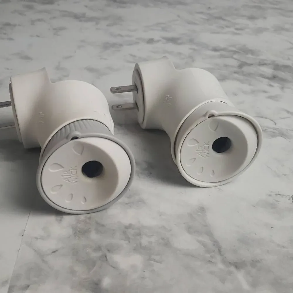 5 Preowned Airwick Plug Diffusers‎